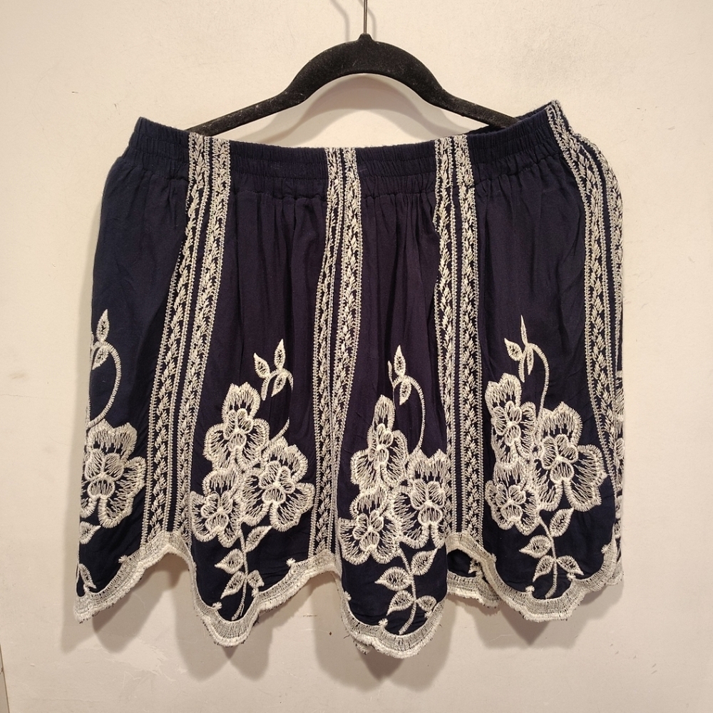 Solitaire Women's Navy & White Embroidered Floral Mini Skirt Sz L Boho Vacation